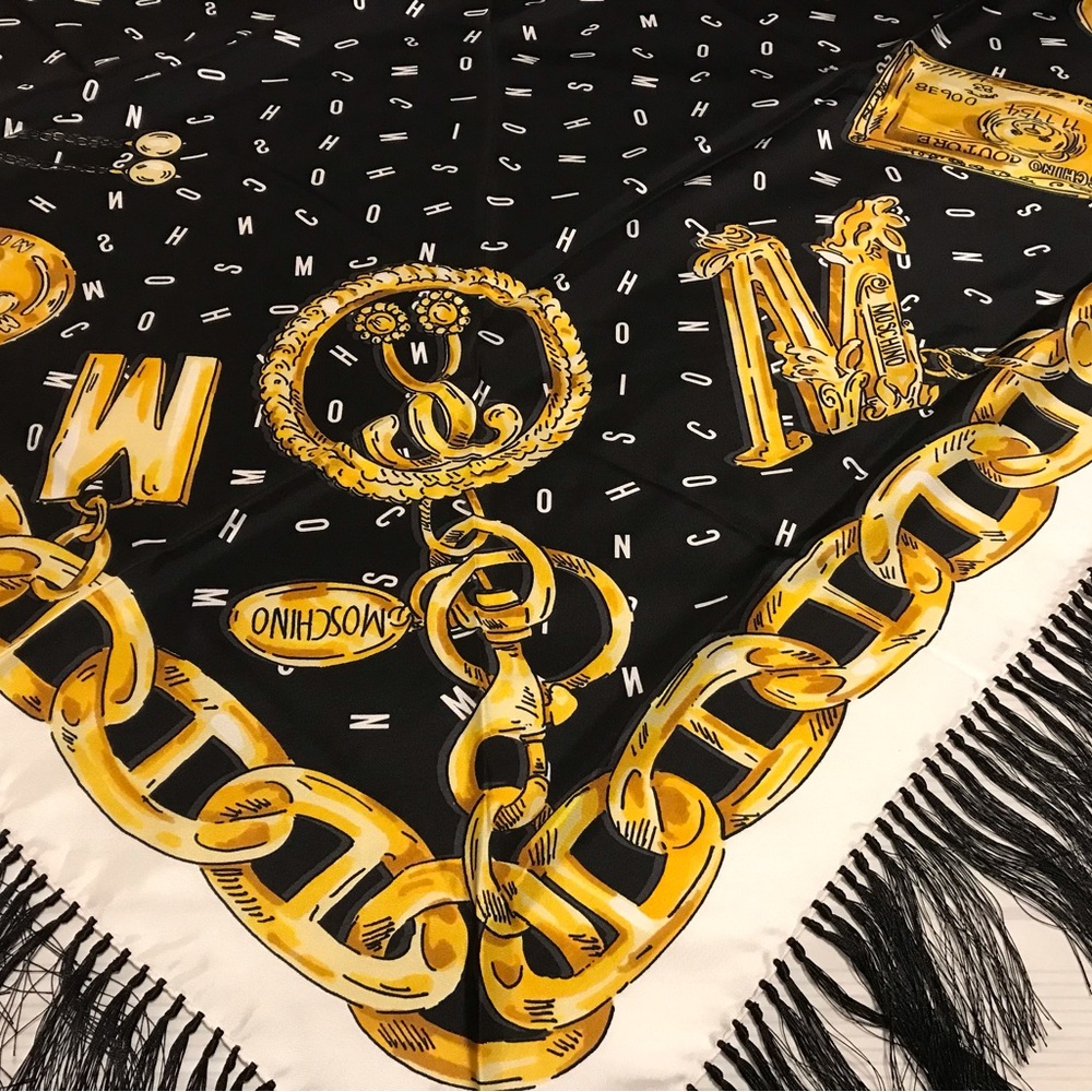 🖤💛BNWT MOSCHINO  SCARF 🖤💛